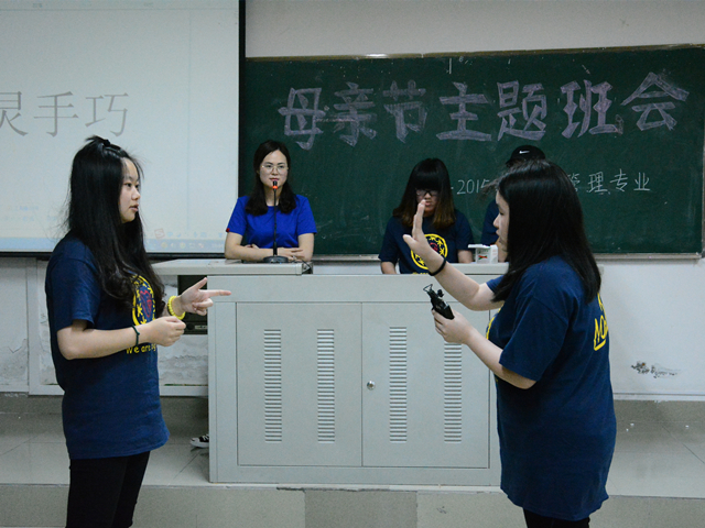 1494854409240122.jpg 美林-同学玩游戏.jpg