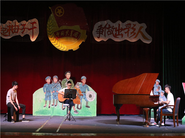 1493871727149077.jpg 康美-院团委组织部乐队《红旗飘飘在五四》.jpg