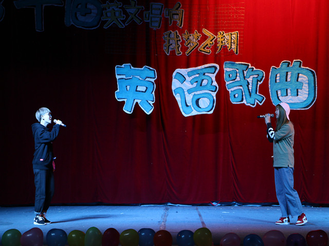 1481548811350192.jpg 康美-参赛选手深情对唱.jpg