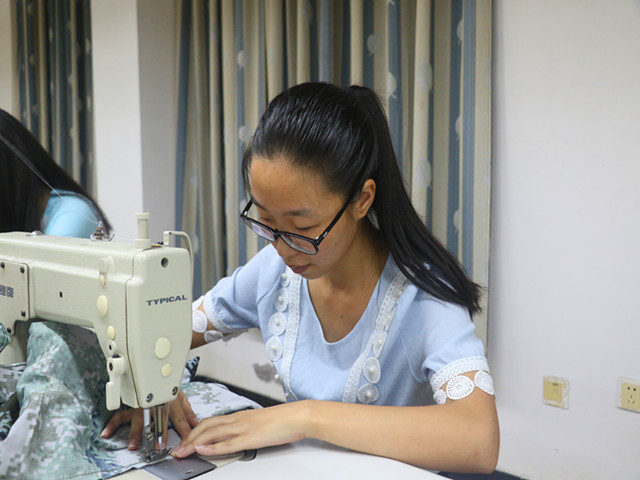 1473597492400612.jpg 康美-新生军训服加固.JPG