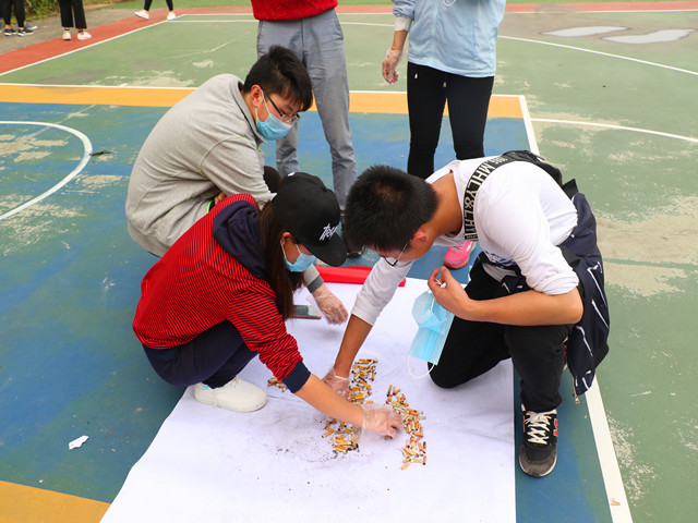 康美-学生用烟头摆字.jpg