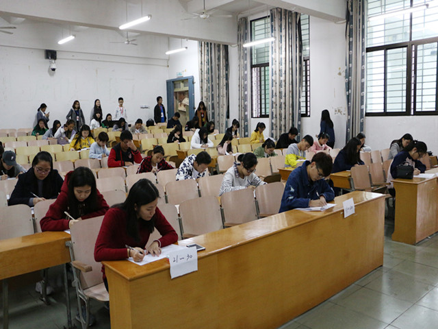 1480240025152239.jpg 康美-同学们认真作答.JPG