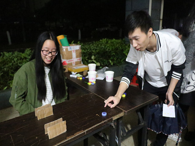 1482411209728734.jpg 康美-同学玩小游戏.jpg