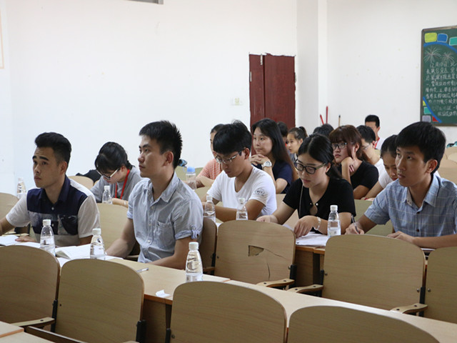 1466130283137273.jpg 康美-评审团认真评选.jpg