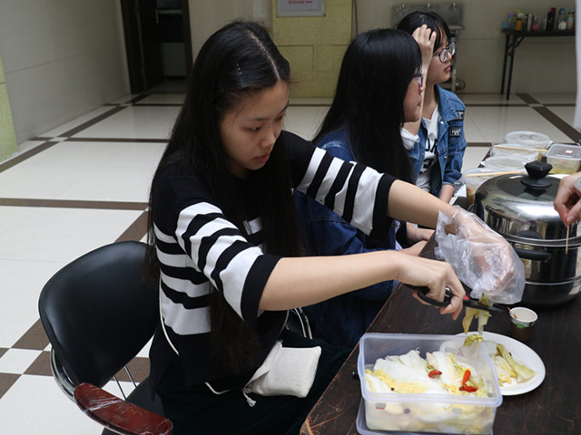 1482561503607052.jpg 闽科-21-同学制作美食.jpg