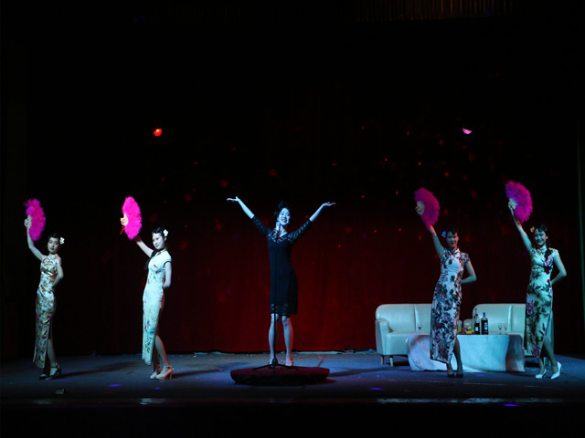 1493210687155626.jpg 康美-玫瑰表演.jpg