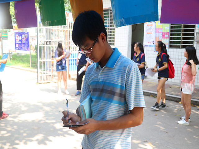 1477631869841403.jpg 康美-学生写明信片.jpg