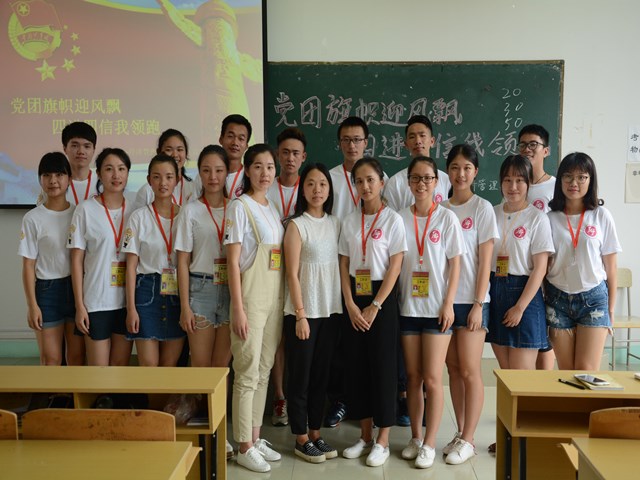 1464614589245990.jpg 美林-经管系学生干部合影.jpg