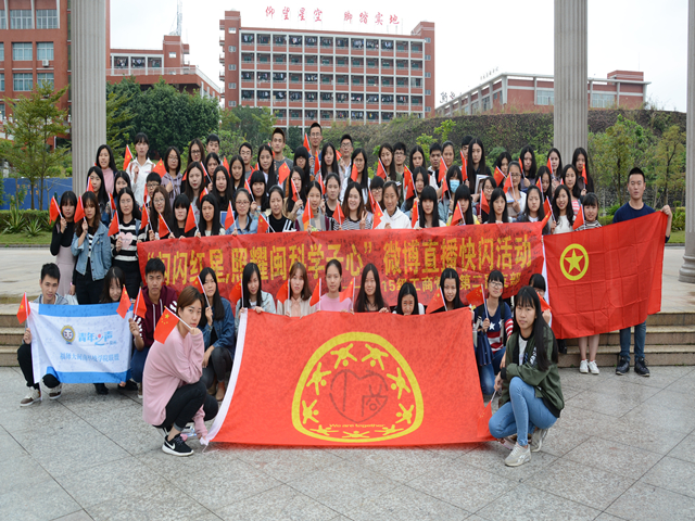 1482396400375792.jpg 美林-15级工商管理专业全体合影.jpg