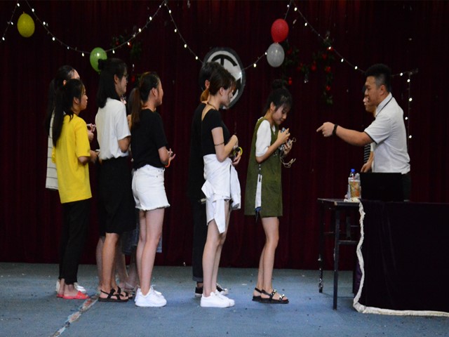 1497279255800711.jpg 美林-小品《服务员的咆哮》.jpg