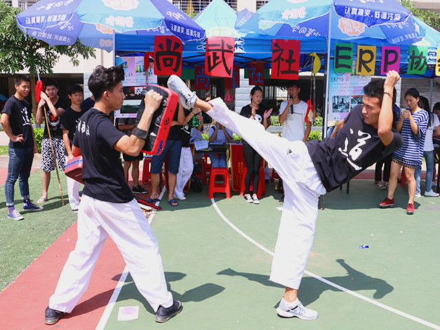 康美-纳新现场协会表演.JPG