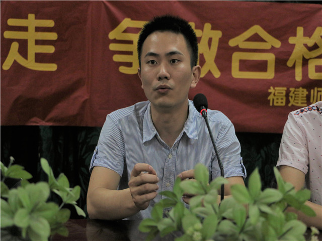 1495408612315448.jpg 康美-人文艺术系团总支吕佰万老师讲话.jpg