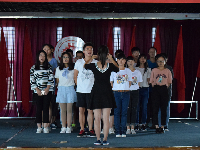 1477321808925662.jpg 美林-人文艺术系团总支素拓表演环节.jpg