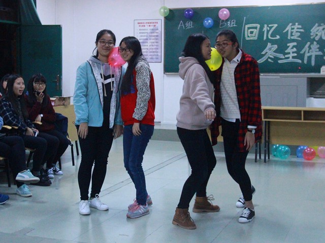 1482755740946273.jpg 美林-同学玩游戏.jpg