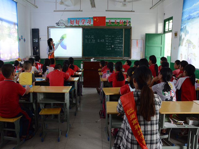 1477630840423495.jpg 美林-色彩辨识教学现场.jpg
