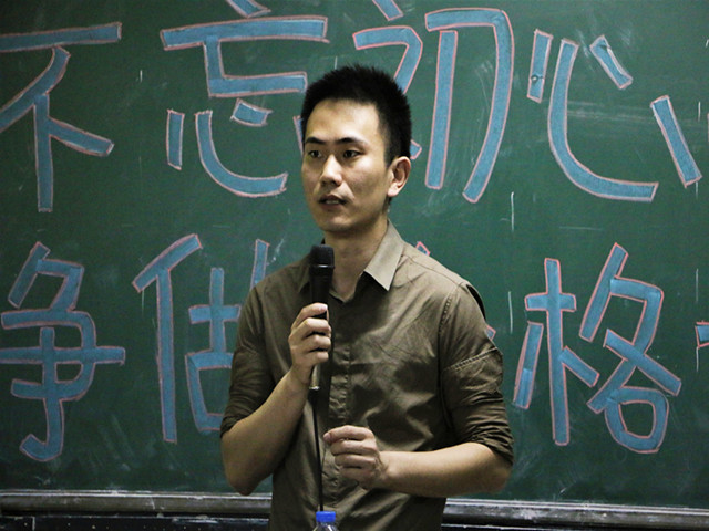 1495691445651354.jpg 康美-人文艺术系团总支书记吕佰万讲话.jpg