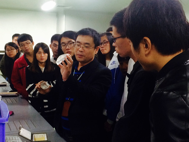 1480146846333612.jpg 康美-同学们参观产品.jpg