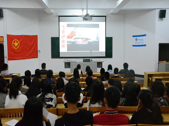 1480684508423518.jpg 美林-同学们观看影片.jpg