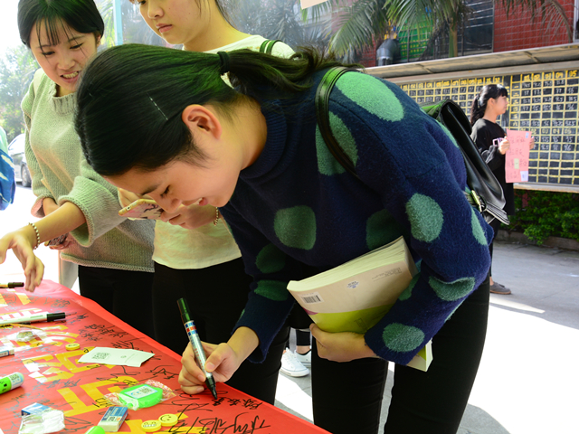 1482232465768002.jpg 美林-同学签名.jpg