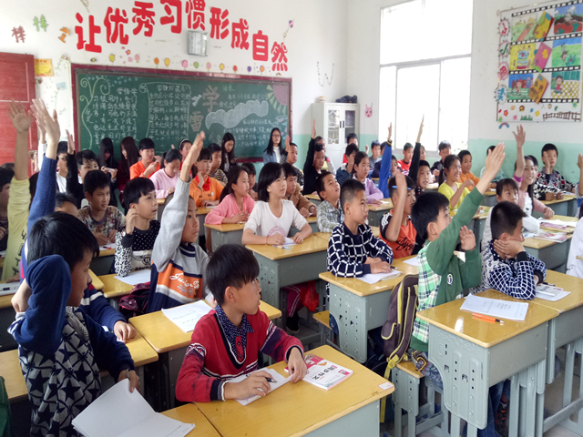 1490883147824894.jpg 小朋友们积极举手发言.jpg