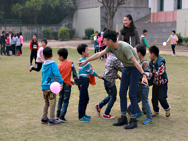 1491401421616687.jpg 同学们玩游戏.JPG