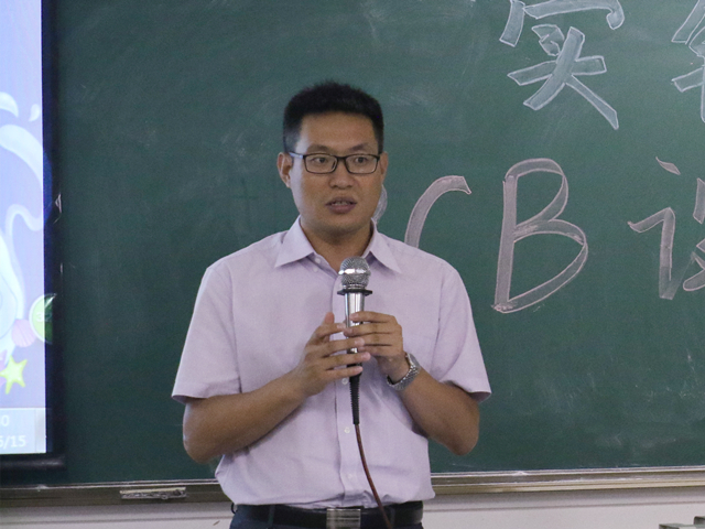 1497624089163004.jpg 邱新跃总监上台讲话及介绍其公司.jpg