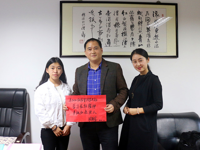 1481781835349010.jpg 与周勇军副院长合照.JPG