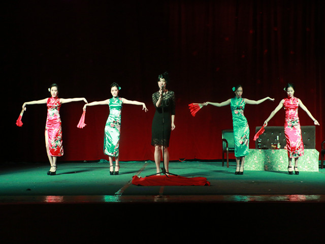 1477806487337838.jpg 康美-玫瑰表演歌舞.jpg