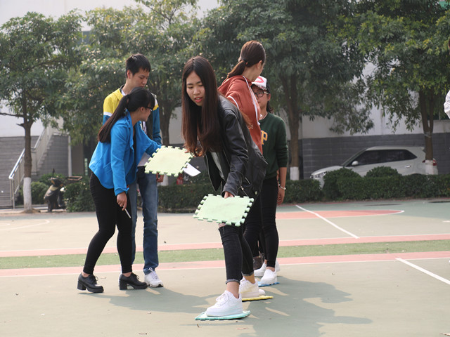 1491398440500403.jpg 康美-同学做游戏_.jpg