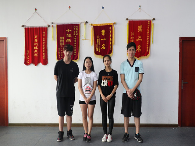 1460821233894677.jpg 康美-乒乓球专业第一名合照.jpg