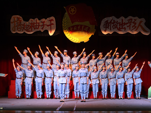 1493871820163143.jpg 康美-院团学组织各部门代表诗朗诵《信仰·长征》.jpg
