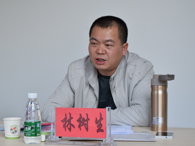 1481209195116104.jpg 美林-学工部部长林树生老师进行指导.jpg