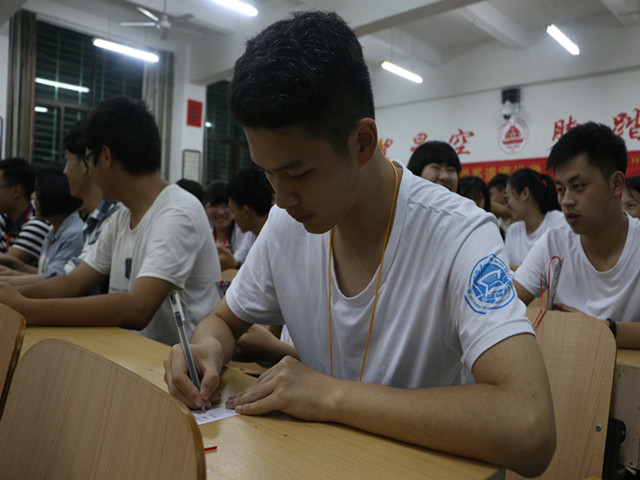 1492919527744920.jpg 康美-同学写祝福.jpg