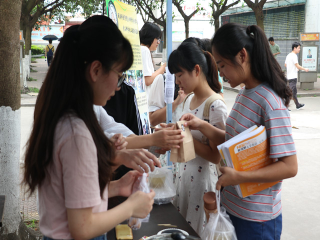 1495773240290669.jpg 康美-同学购买食品.jpg