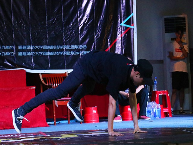 1497278606703460.jpg 康美-冠军选手表演.JPG