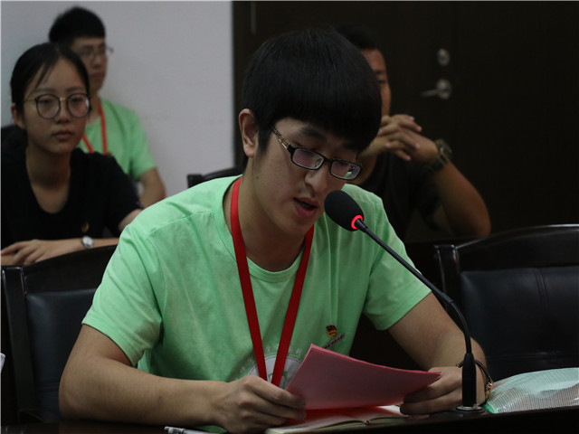 1494825921472070.jpg 康美-十佳大学生代表徐杰讲话.jpg