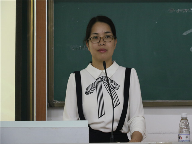 1494304976249166.jpg 康美-光电系团委书记黄洪梅老师讲课.jpg